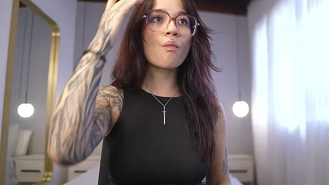Charlotte Rossee online show from May 13, 2026, 2:02 pm