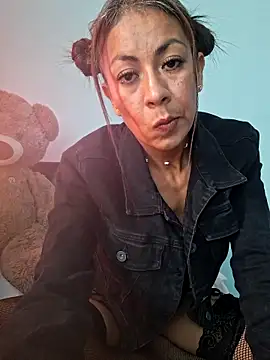 DulceTraviesa77 online show from April 24, 2026, 9:28 pm