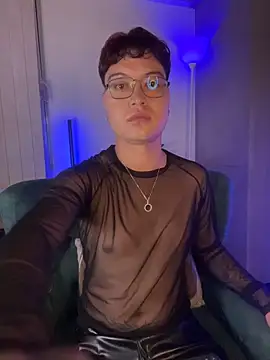 SamaelGarro  online show from April 24, 2026, 3:52 am