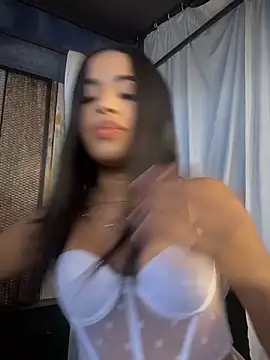 Snapshot of EmmaExoticaXXX chatting on May 5, 2026, 9:29 pm EmmaExoticaXXX online show from May 5, 2026, 9:29 pm