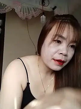 Snapshot of Squirt107 chatting on June 11, 2026, 12:32 am Squirt107 online show from June 11, 2026, 12:32 am