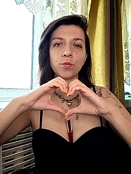 Snapshot of HeyyLuna chatting on May 5, 2026, 6:05 am HeyyLuna online show from May 5, 2026, 6:05 am
