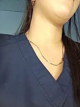 Chloe Thomsoon  online show from May 3, 2026, 8:23 pm