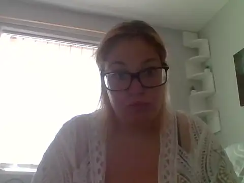 Snapshot of SecretRavenXO chatting on June 5, 2026, 9:04 am SecretRavenXO online show from June 5, 2026, 9:04 am