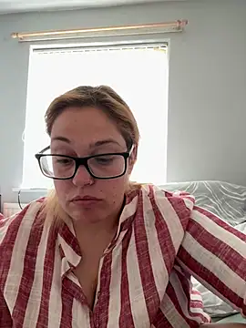 Snapshot of SecretRavenXO chatting on May 20, 2026, 2:25 pm SecretRavenXO online show from May 20, 2026, 2:25 pm