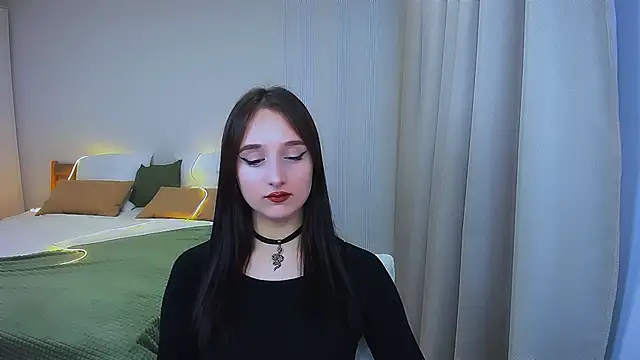 JulietteMonli online show from June 18, 2026, 11:26 am