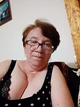 KetQueen101 online show from June 4, 2026, 8:13 pm