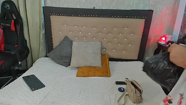 Zoedeleon online show from July 10, 2026, 7:47 pm