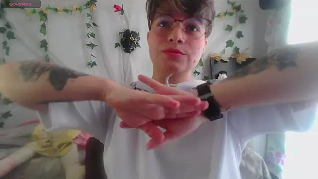 Meiling san online show from April 27, 2026, 4:27 pm