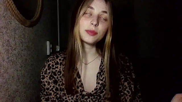 Snapshot of Touch_And_Run chatting on May 22, 2026, 7:56 pm Touch And Run online show from May 22, 2026, 7:56 pm