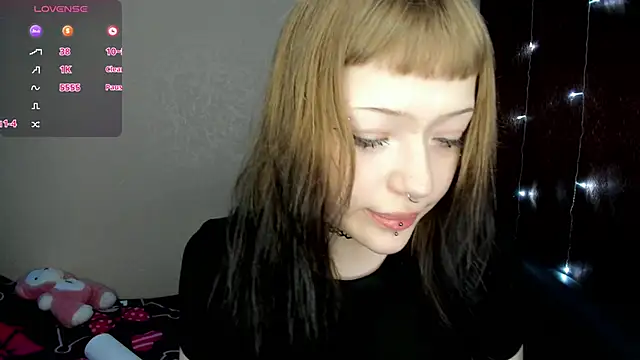 Snapshot of urmelodyy chatting on May 5, 2026, 9:18 pm urmelodyy online show from May 5, 2026, 9:18 pm
