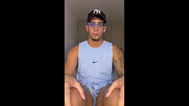Iamcamilo   online show from May 19, 2026, 8:32 am
