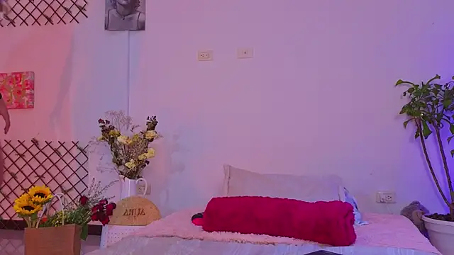 Snapshot of Lovelymoon_ chatting on May 13, 2026, 5:25 am Lovelymoon online show from May 13, 2026, 5:25 am