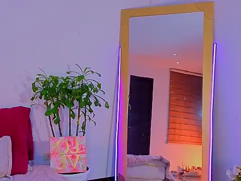 Snapshot of Lovelymoon_ chatting on June 10, 2026, 6:03 am Lovelymoon online show from June 10, 2026, 6:03 am