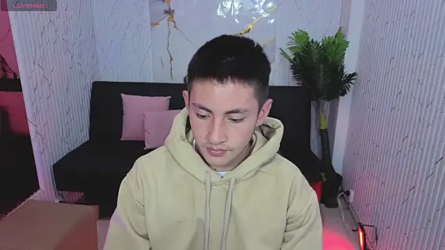 Snapshot of Andres_Tay chatting on May 27, 2026, 9:00 pm Andres Tay online show from May 27, 2026, 9:00 pm