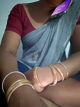 Snapshot of Tamil_Hot_HoneyBee chatting on June 10, 2026, 7:37 pm Tamil Hot HoneyBee online show from June 10, 2026, 7:37 pm