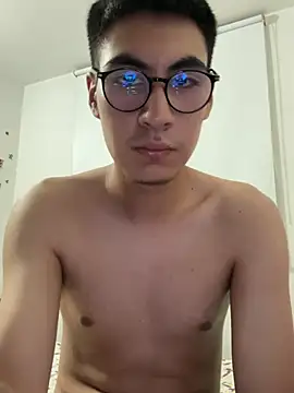 Aaron0305 online show from July 6, 2026, 4:41 am