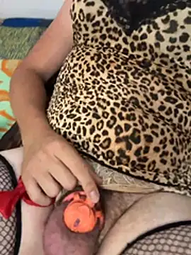 Snapshot of Cruellacrossdress chatting on June 25, 2026, 6:35 pm Cruellacrossdress online show from June 25, 2026, 6:35 pm
