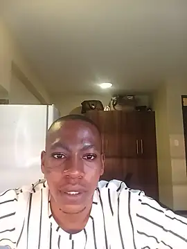 Mphoza0211 online show from May 20, 2026, 2:03 pm