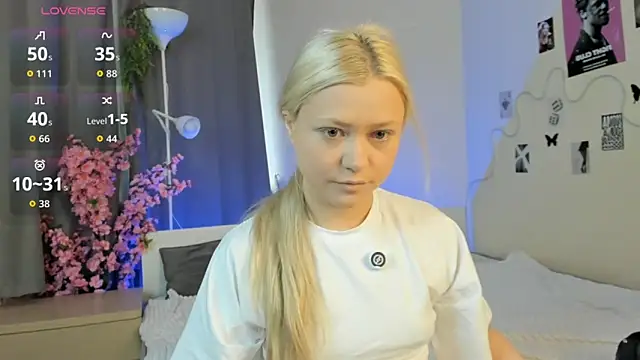 Snapshot of MidnightPoise chatting on July 13, 2026, 5:18 am MidnightPoise online show from July 13, 2026, 5:18 am