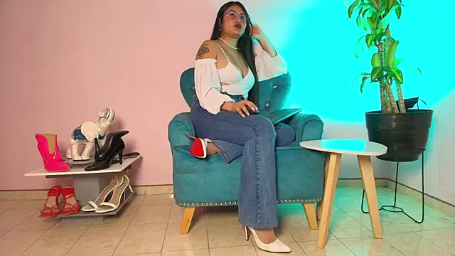 violett lii online show from May 27, 2026, 8:49 pm