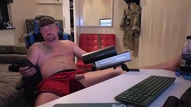 Snapshot of Naughtybihubbyxx chatting on July 4, 2026, 10:36 pm Naughtybihubbyxx online show from July 4, 2026, 10:36 pm