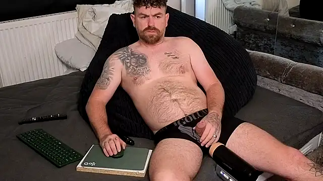 Snapshot of Naughtybihubbyxx chatting on May 6, 2026, 8:29 am Naughtybihubbyxx online show from May 6, 2026, 8:29 am