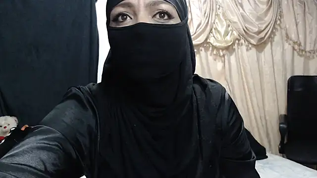 Snapshot of nadia__abaud chatting on June 18, 2026, 1:48 am nadia abaud online show from June 18, 2026, 1:48 am