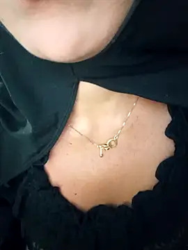 Snapshot of nadia__abaud chatting on March 12, 2025, 8:41 am nadia abaud online show from March 12, 2025, 8:41 am