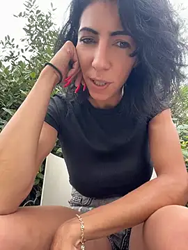 Snapshot of Yasmiinee chatting on May 30, 2026, 9:48 am Yasmiinee online show from May 30, 2026, 9:48 am