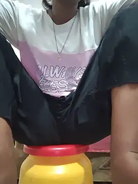 ESHA-LOVE online show from May 14, 2026, 1:24 am