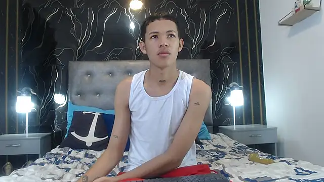 PhillipCox online show from May 29, 2026, 12:33 pm