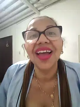 Snapshot of Ladymilf12 chatting on May 5, 2026, 1:30 am Ladymilf12 online show from May 5, 2026, 1:30 am