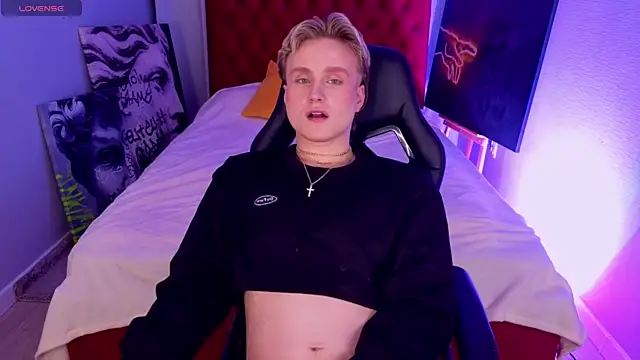 cumboydoll online show from May 6, 2026, 2:10 pm
