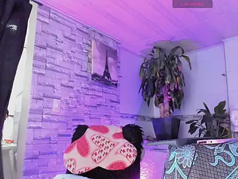 BeautyCatalella1 online show from May 9, 2026, 12:52 pm