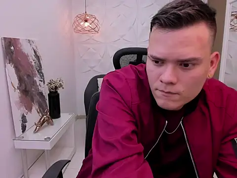 Alexei lux online show from April 28, 2026, 7:07 pm