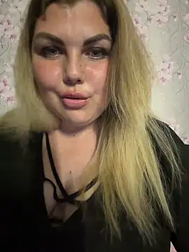 AminkaFoxs online show from May 18, 2026, 8:24 pm