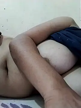 Zi90m online show from April 26, 2026, 4:43 am