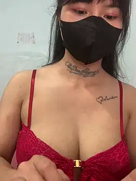 Lilyy18 online show from May 7, 2026, 5:11 am