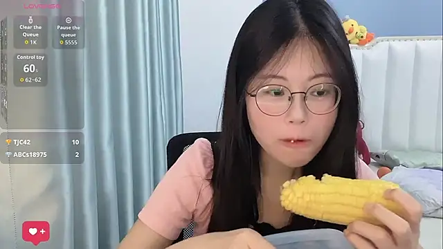 Luna-666 online show from May 6, 2026, 8:13 pm