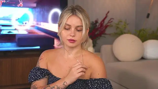 Snapshot of Lunea_Evienne_ chatting on May 16, 2026, 8:13 am Lunea Evienne online show from May 16, 2026, 8:13 am