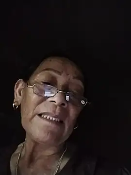 Snapshot of mouth22 chatting on May 24, 2026, 1:55 pm mouth22 online show from May 24, 2026, 1:55 pm