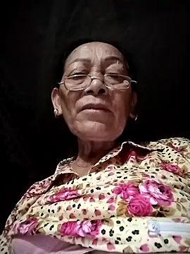 Snapshot of mouth22 chatting on May 4, 2026, 8:11 pm mouth22 online show from May 4, 2026, 8:11 pm