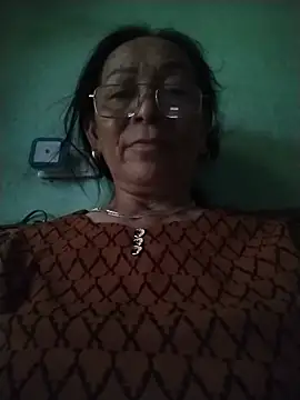 Snapshot of mouth22 chatting on May 18, 2026, 5:56 am mouth22 online show from May 18, 2026, 5:56 am