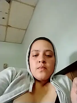 wetandtightcoochie online show from May 6, 2026, 6:45 pm