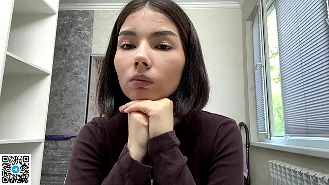 MarylnMonnier online show from May 5, 2026, 11:13 am