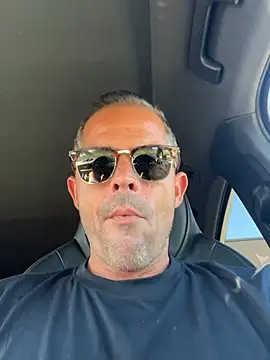 Snapshot of Riccardo86xx chatting on July 4, 2026, 2:21 pm Riccardo86xx online show from July 4, 2026, 2:21 pm