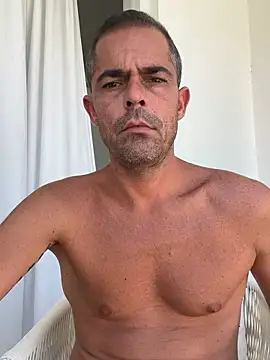 Snapshot of Riccardo86xx chatting on July 3, 2026, 11:39 am Riccardo86xx online show from July 3, 2026, 11:39 am