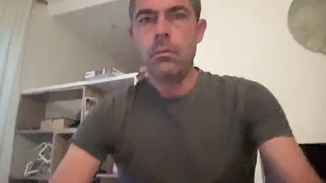Riccardo86xx online show from April 30, 2026, 4:08 am
