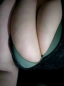 Snapshot of beauty-curvy chatting on April 30, 2026, 1:07 pm beauty-curvy online show from April 30, 2026, 1:07 pm
